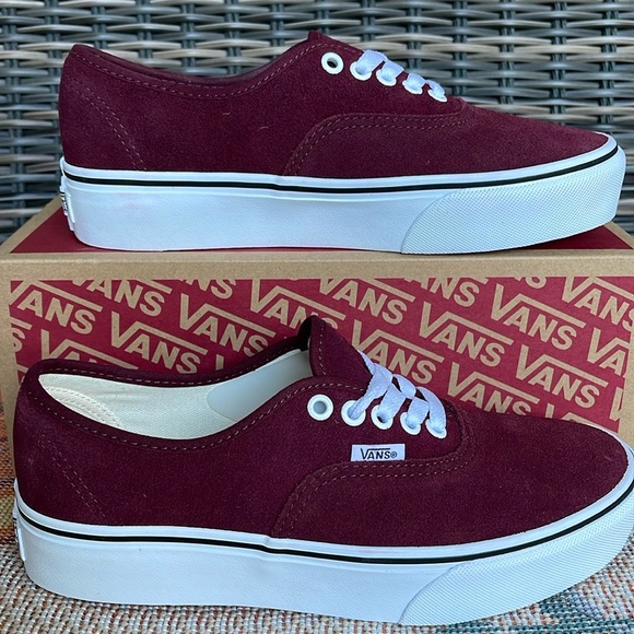 Vans WMNS Authentic Platfor
(Suede) Port Royale/True
VN0ARAVRJNR Platforms - Picture 16 of 16